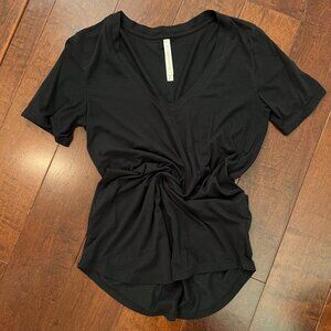 Aritzia - THE GROUP by Babaton - Classic V-Neck Black Tee - 2XS/XXS